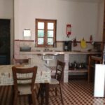Table-and-kitchen-of-holidayhouse-Palmeira